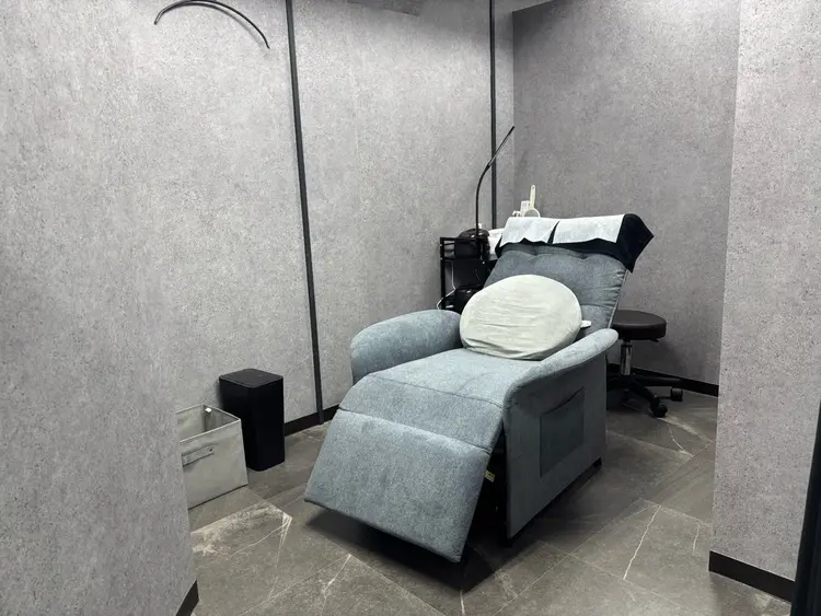 モテ眉ファクトリー　横浜店の内観・外観2