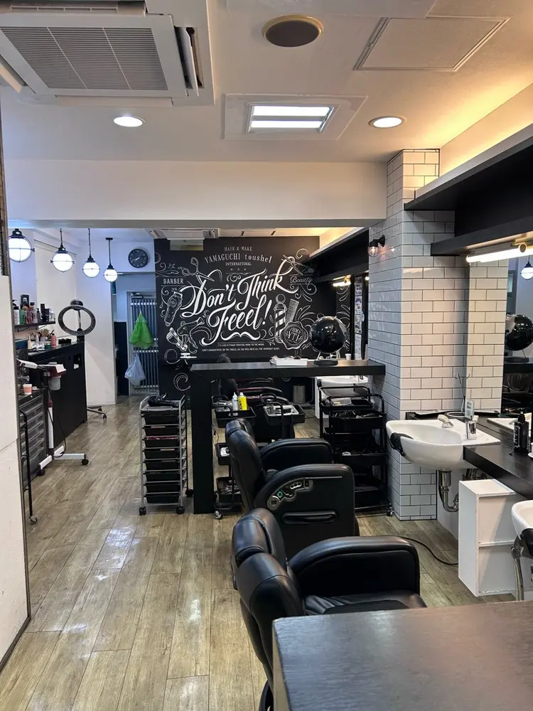 ヘア＆メイクヤマグチトゥシェルの内観・外観2