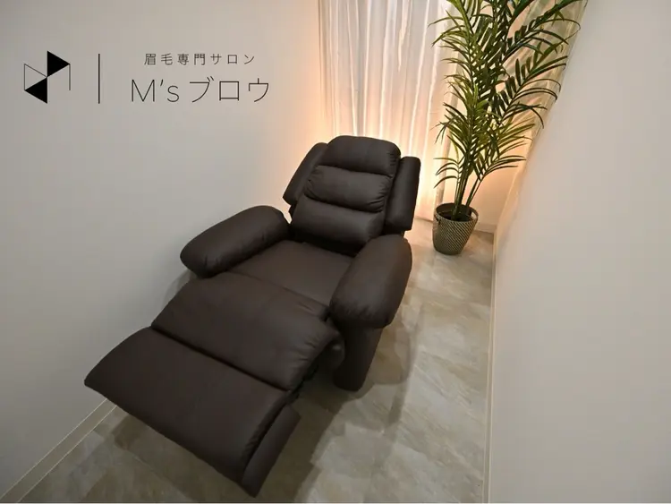 M'sアイブロウの内観・外観2