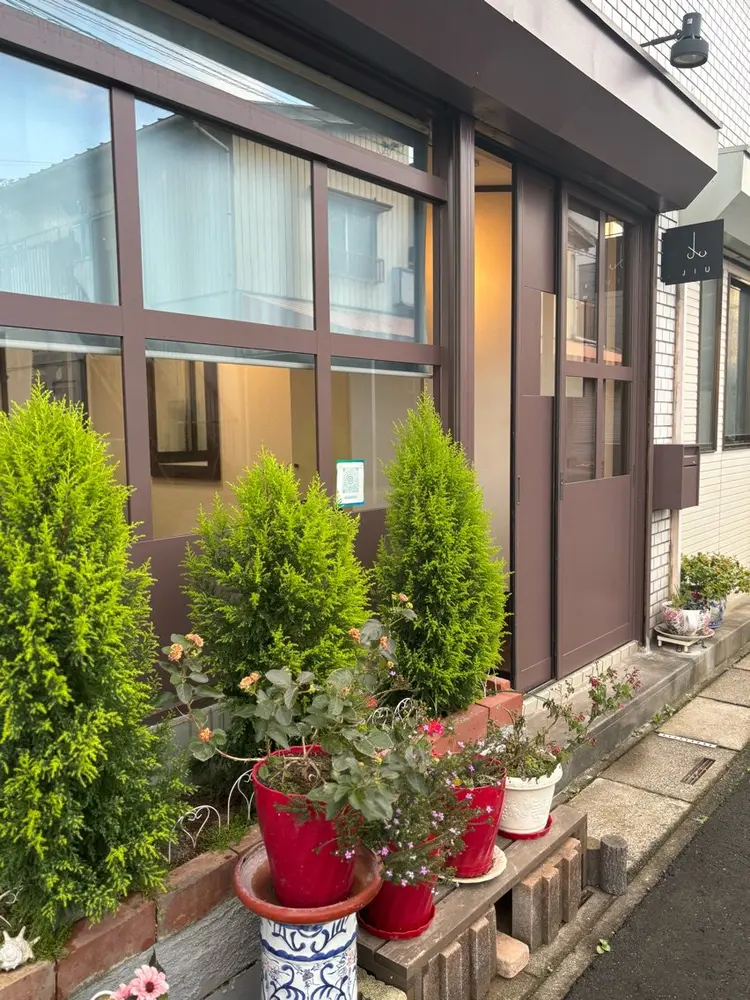 JIUの内観・外観1