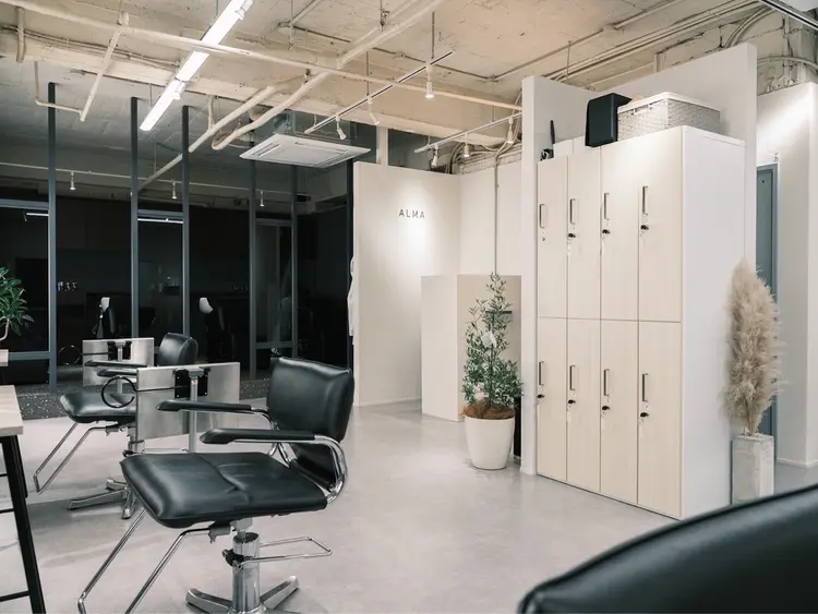 ALMAbyROSAの内観・外観1