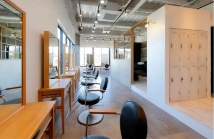 lafith hair pur 梅田茶屋町店の内観・外観1