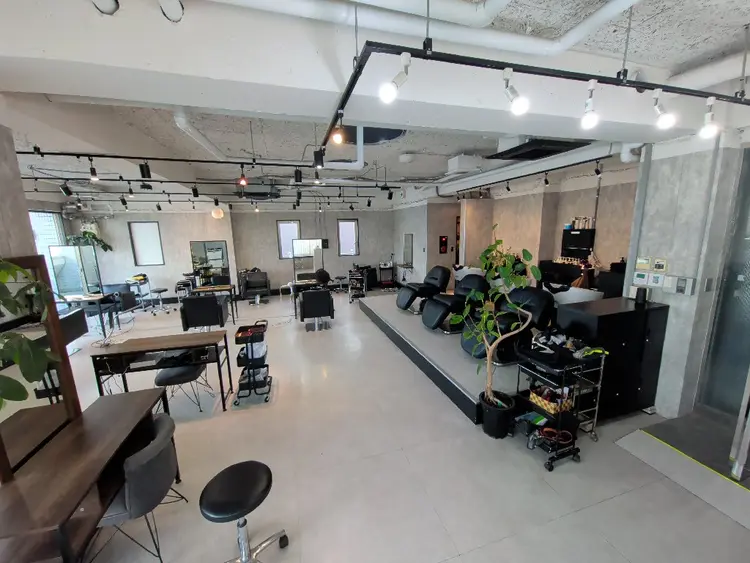 TIDE HAIR 高槻店の内観・外観1