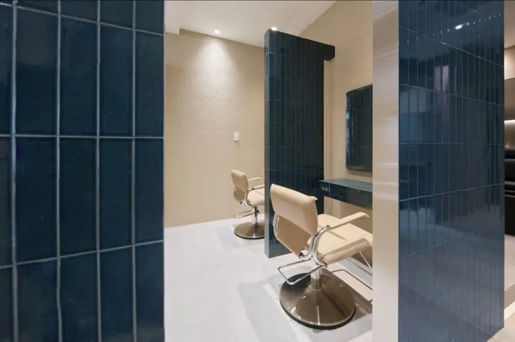 SALOWIN三軒茶屋店の内観・外観2