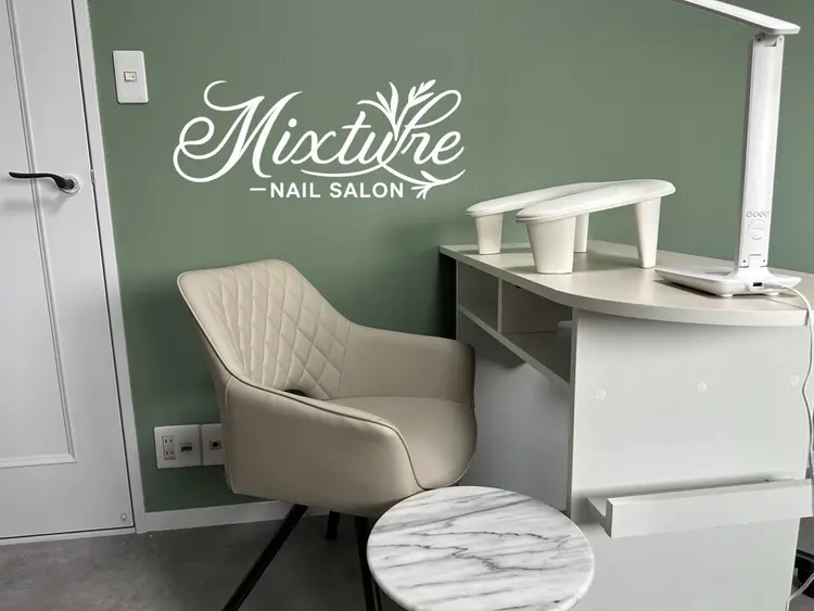 Nail salon mixtureの内観・外観1