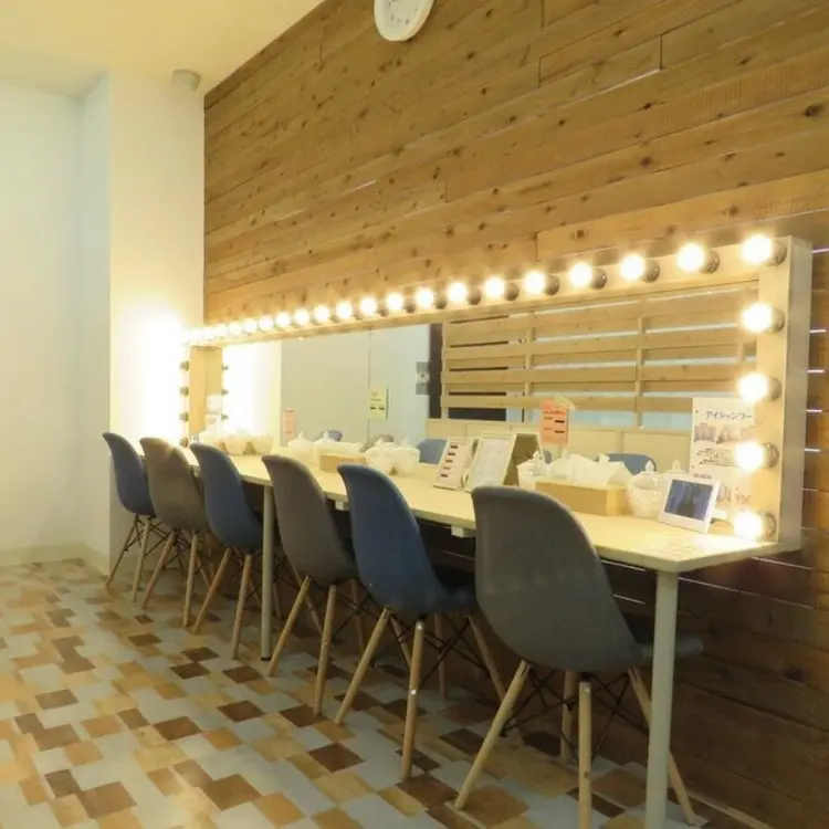 ミントラッシュ立川店の内観・外観1