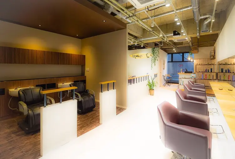 Piece hair&estheの内観・外観2