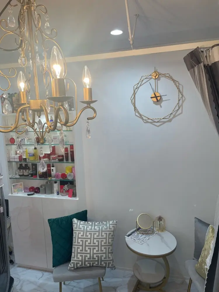 Refre【福岡春日市エステ/REVIハーブピーリング・脱毛・光フェイシャル専門店】の内観・外観2