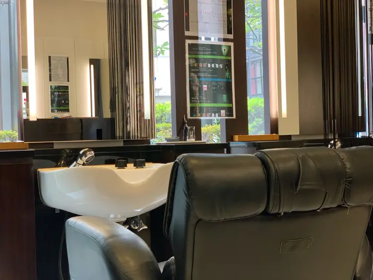 HAIR&GROOMING YOSHIZAWA Incの内観・外観1