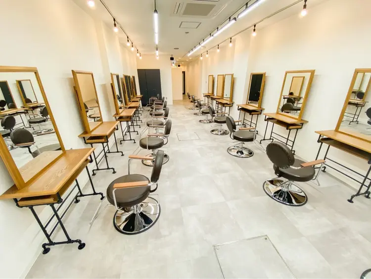 LUXBE  HAKATA博多バスターミナル店の内観・外観1