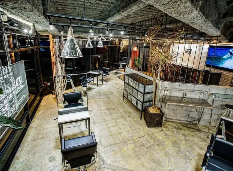 Douglas hairの内観・外観2