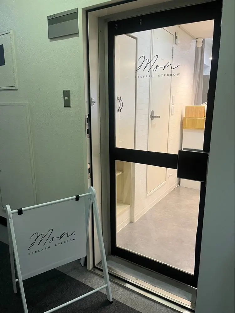 mon. eyelash eyebrowの内観・外観1