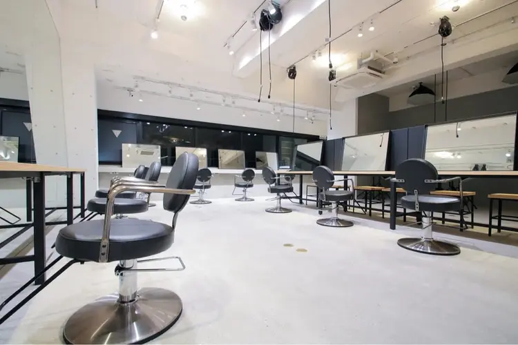 ALBUMの内観・外観1