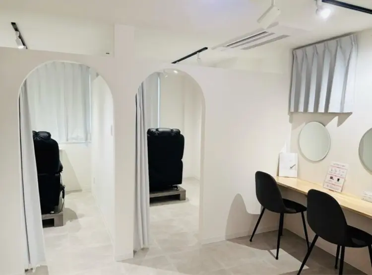 ロレインブロウ小田原店の内観・外観1