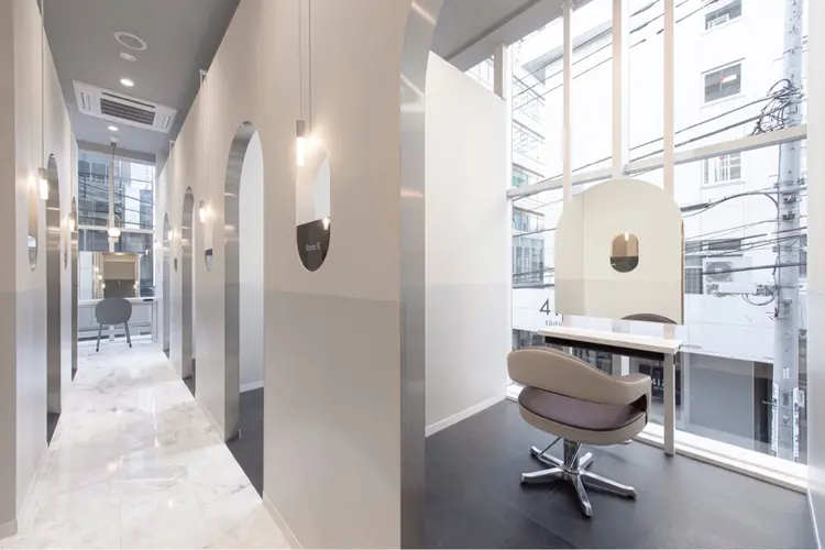 SALOWINの内観・外観1