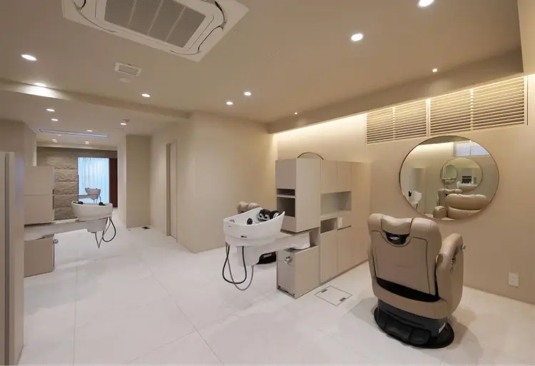 THINK  SHOP  難波店の内観・外観2