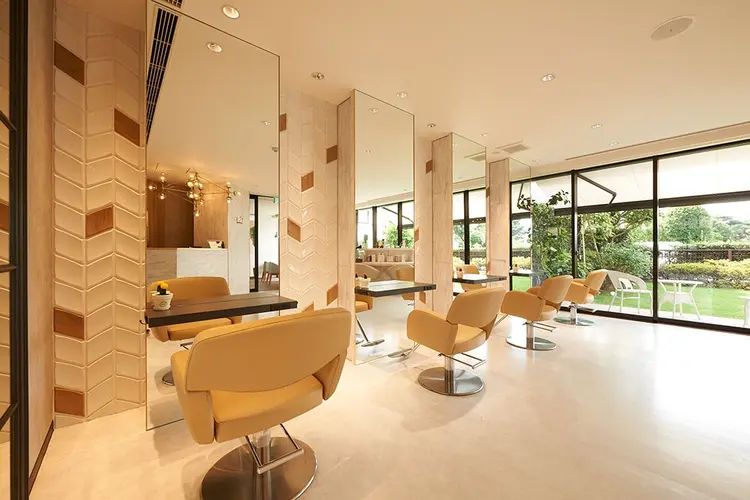 KINDの内観・外観2