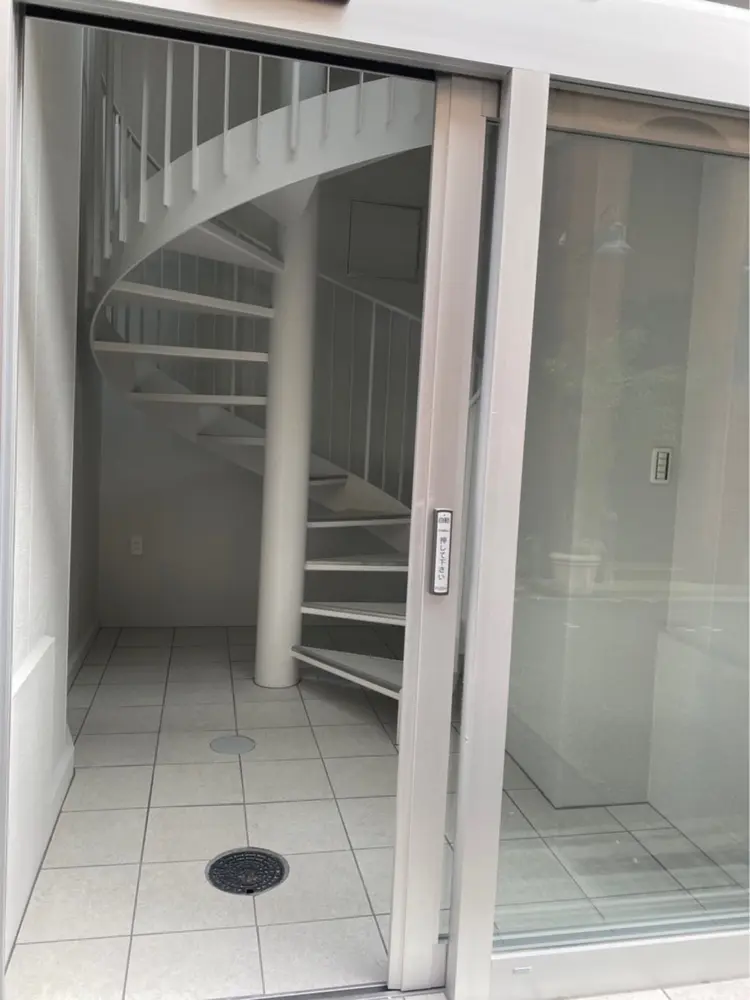 N nailの内観・外観2