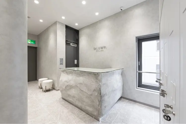 SALOWIN札幌大通店の内観・外観1