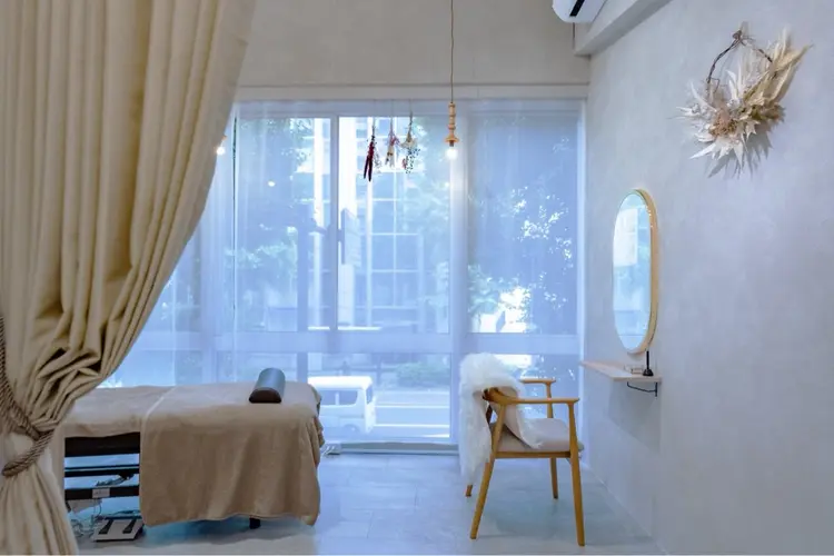 glanz 【骨盤矯正/美容整体/足/姿勢専門店】の内観・外観1