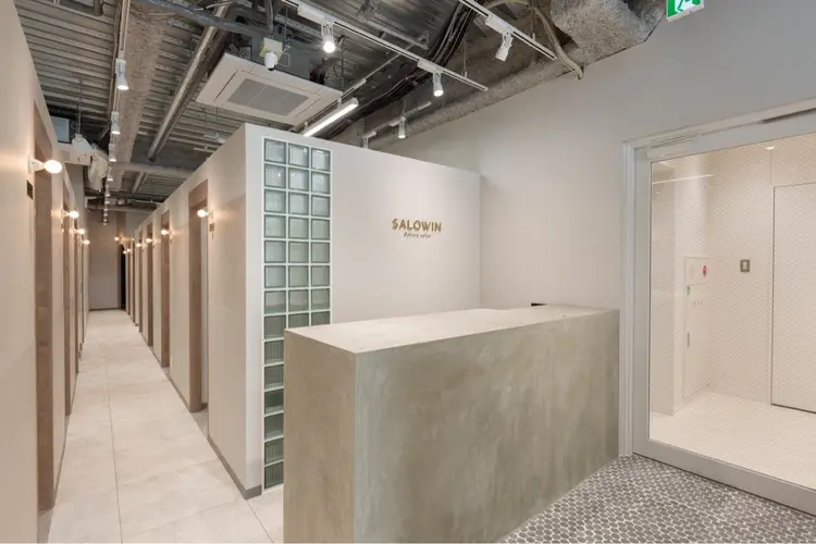 SALOWIN 栄3丁目店の内観・外観1
