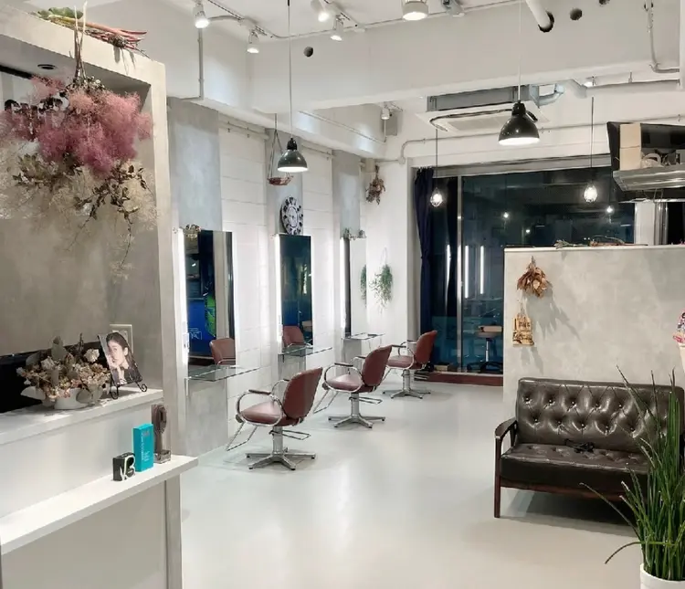 HAIR MAKE　CHiCの内観・外観1