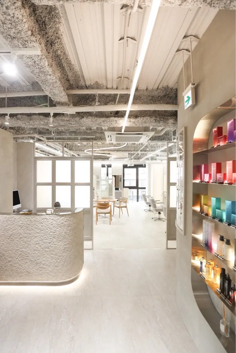 TLUUS本店の内観・外観1