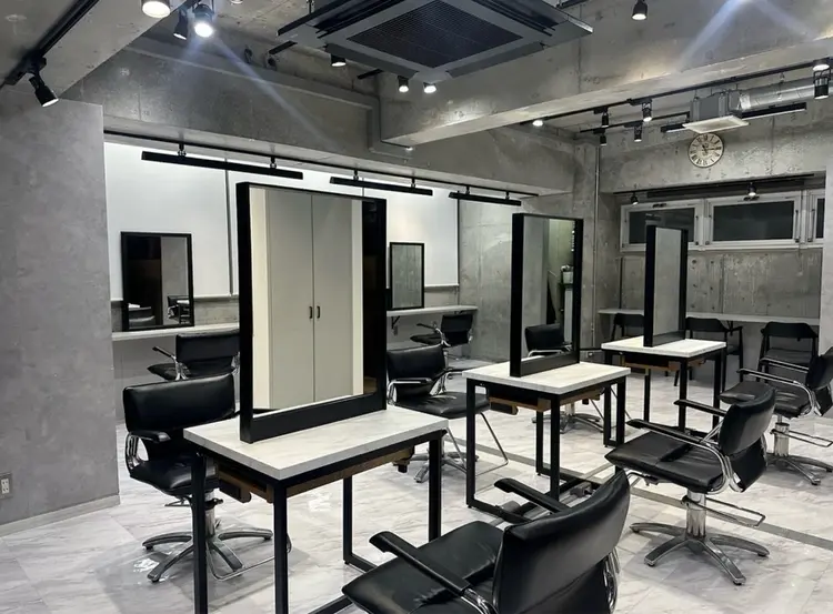 RAF TOKYO新宿店の内観・外観1
