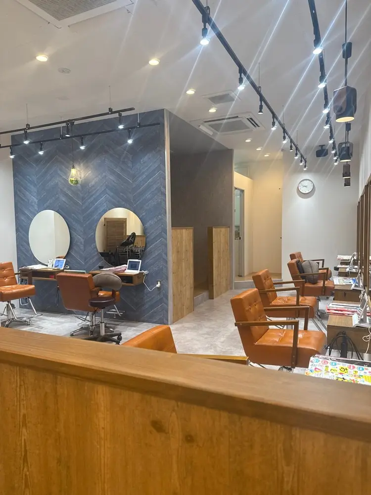 Agu hair lua 上越高田西店の内観・外観1