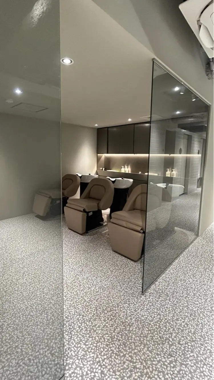 SALOWIN  梅田茶屋町suite店の内観・外観2