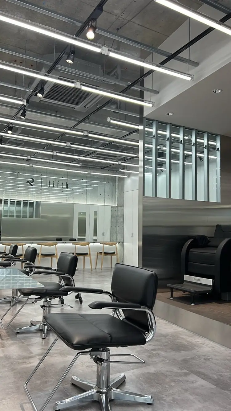 retouch by fifthの内観・外観2