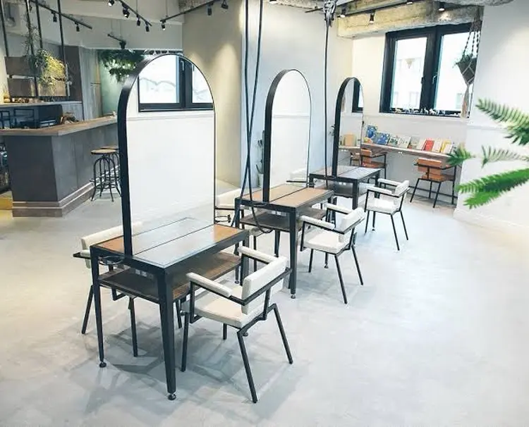 December/渋谷の内観・外観2