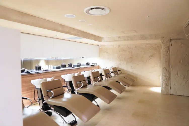 GO TO DAY SHAiRE SALONの内観・外観3