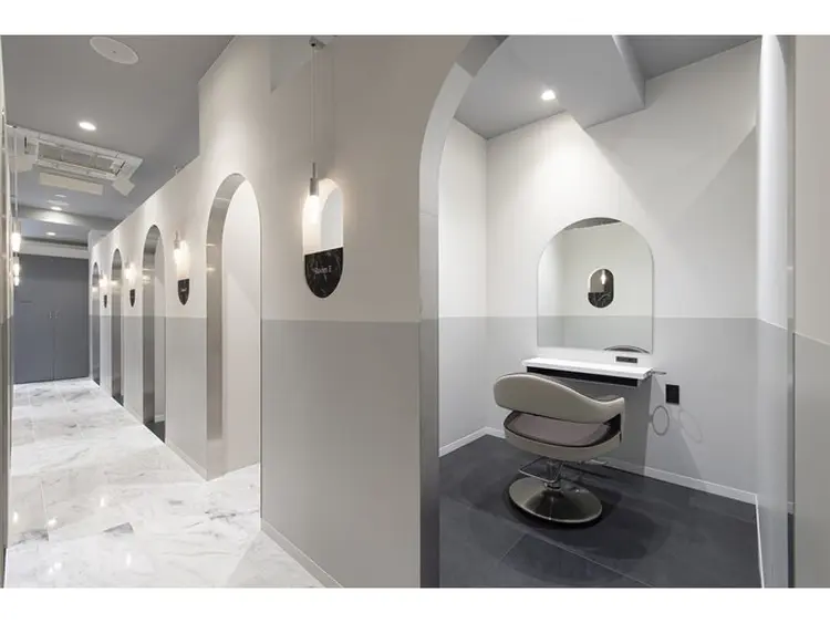 SALOWIN 新宿三丁目の内観・外観1