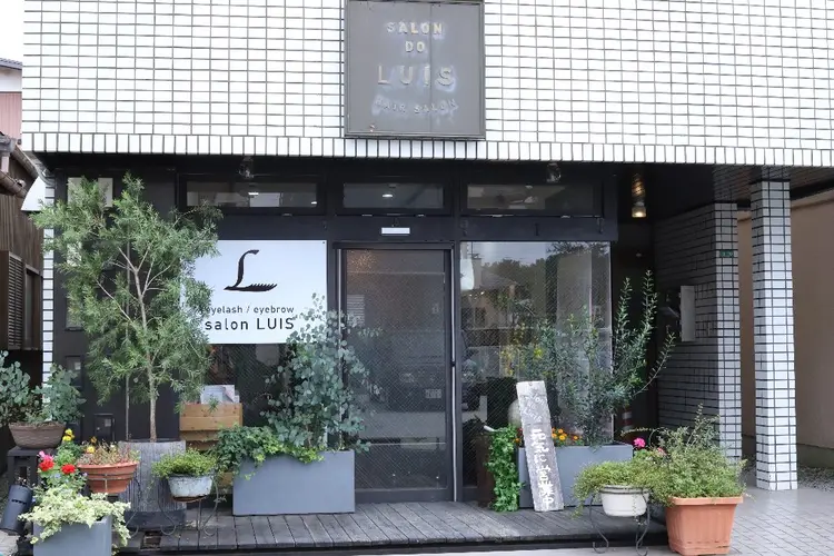 サロンドルイスの内観・外観1