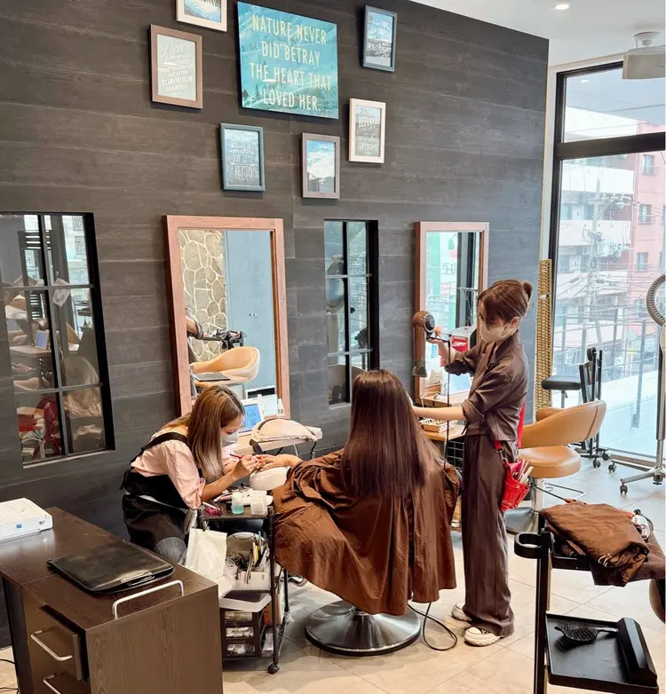 HAIR&MAKE EARTH 浦添店の内観・外観2