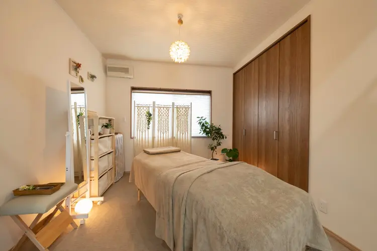 小顔矯正&足つぼサロン　yuruhanaの内観・外観1