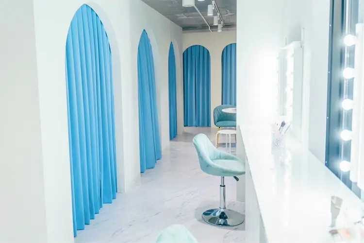 DOLPHIN salonの内観・外観1