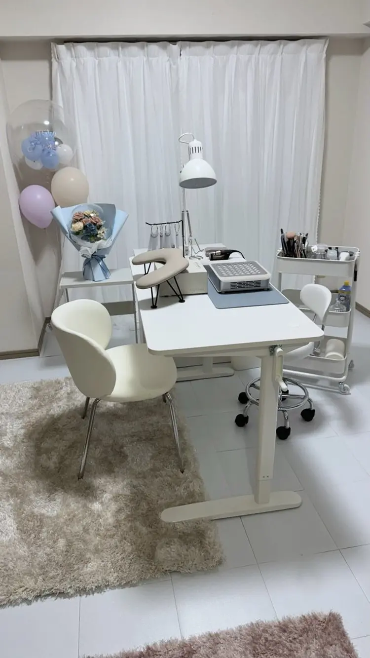 nail salon Rielhaniの内観・外観1