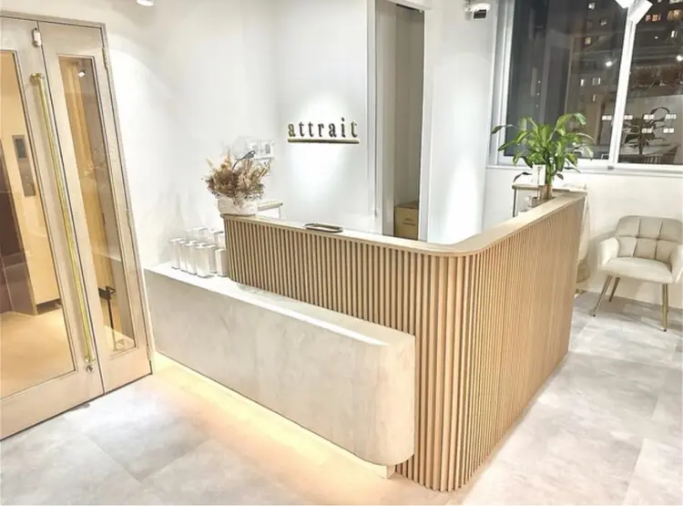 attrait 梅田店の内観・外観1