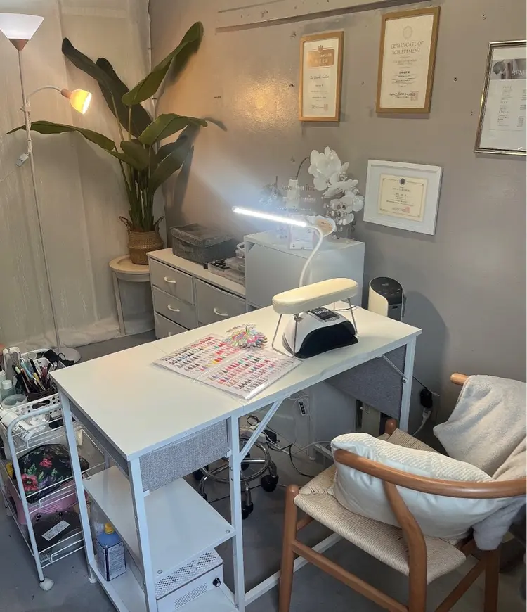 Ran  nailの内観・外観1