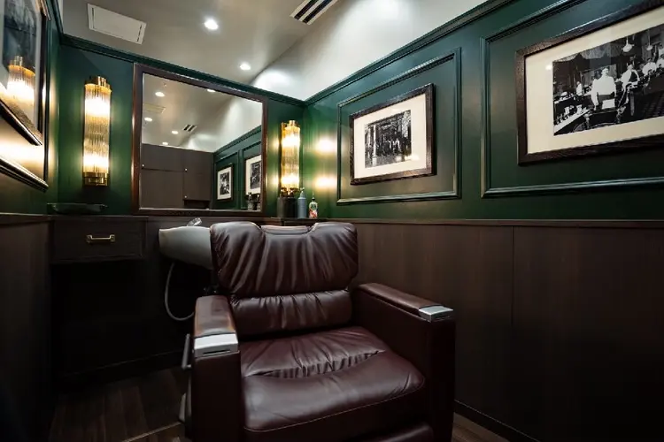 ヒロ銀座バーバーショップ大阪本店の内観・外観3