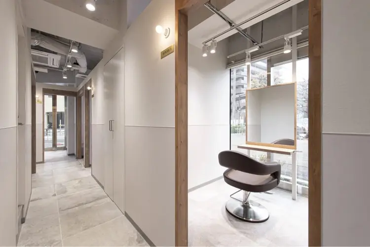 SALOWIN調布店の内観・外観2