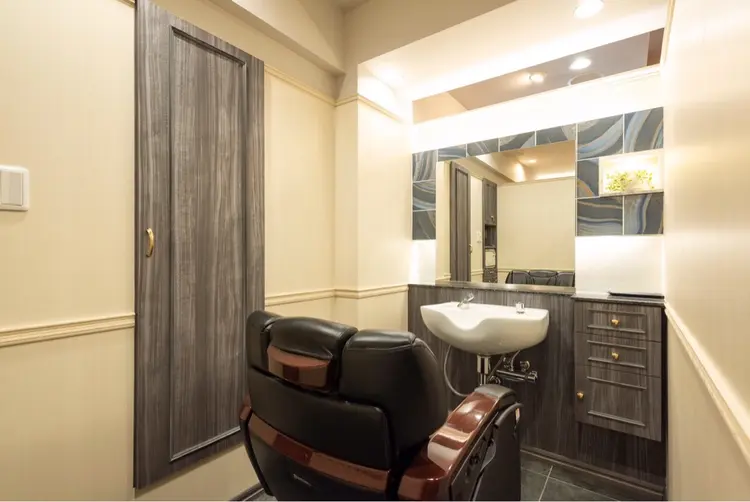 グレイスフルバーバープラチナム六本木店の内観・外観1