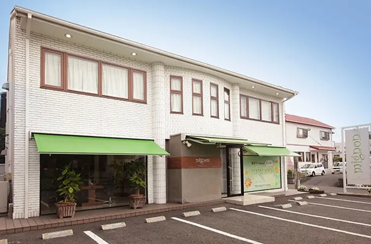 Happiness 梅田茶屋町店の内観・外観1