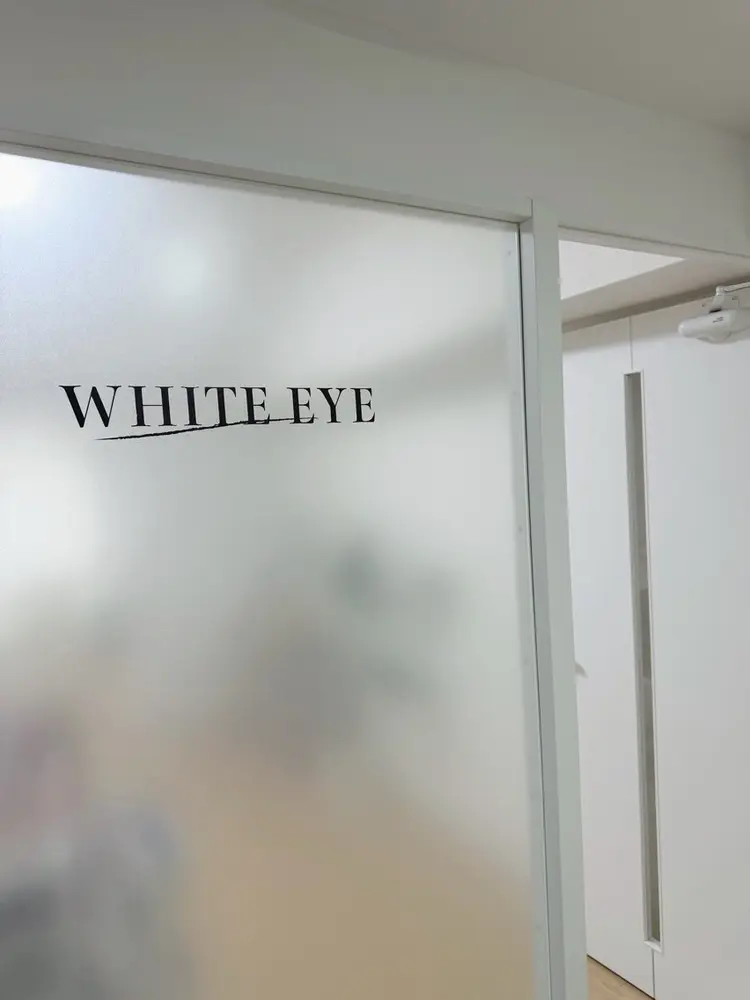 アイブロウサロン WHITE EYE 上本町 眉毛専門店【ホワイトアイ】の内観・外観1