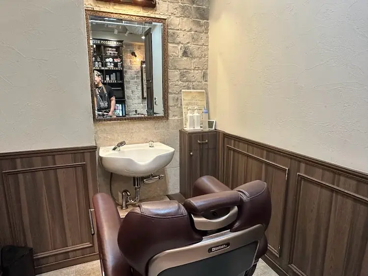 million bucks barber shop 神田店の内観・外観1