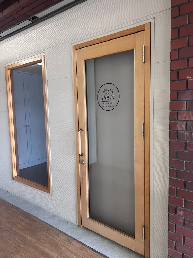 PLUS HOLICの内観・外観1