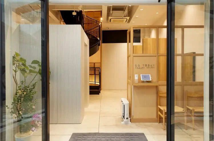 GO TODAY SHAiRE SALON 原宿Lux店の内観・外観1