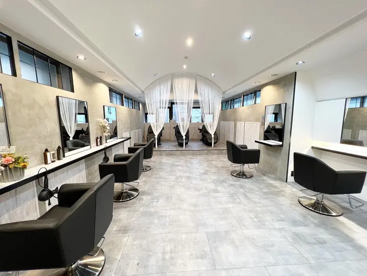 LINEの内観・外観2